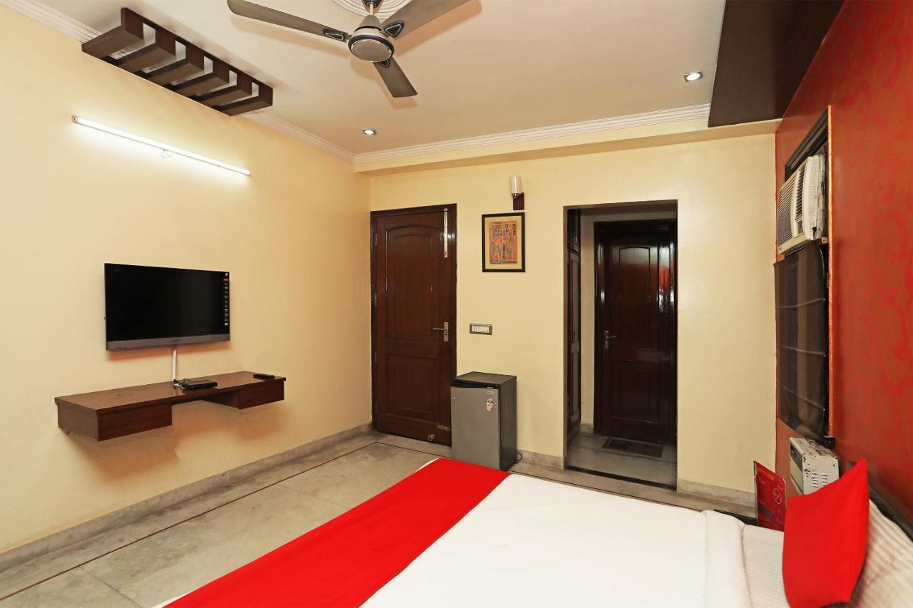 Oyo 15184 Dev Palace Hotel 3*