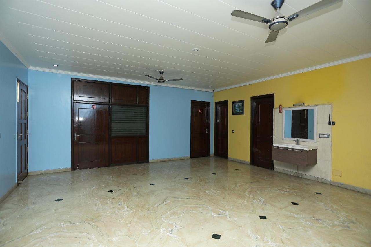 Hotel Oyo 15184 Dev Palace Gurgaon
