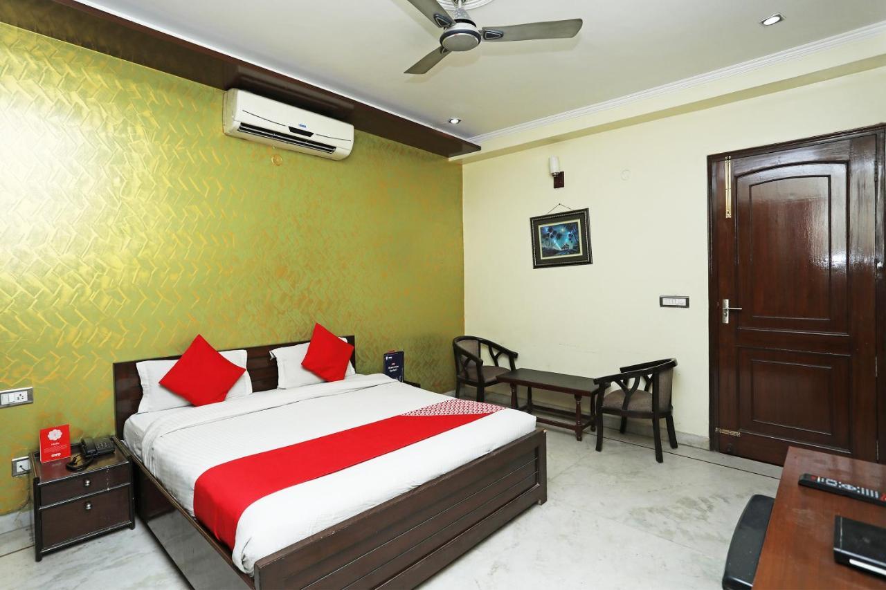 Oyo 15184 Dev Palace Hotel 3*
