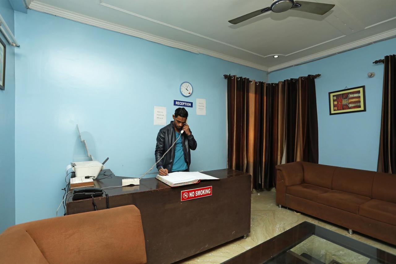 Oyo 15184 Dev Palace Hotel 3*