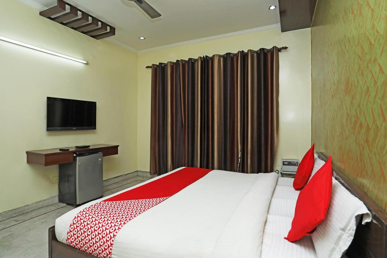 Oyo 15184 Dev Palace Hotel Gurgaon