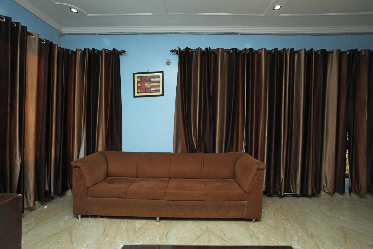 Oyo 15184 Dev Palace Hotel 3*