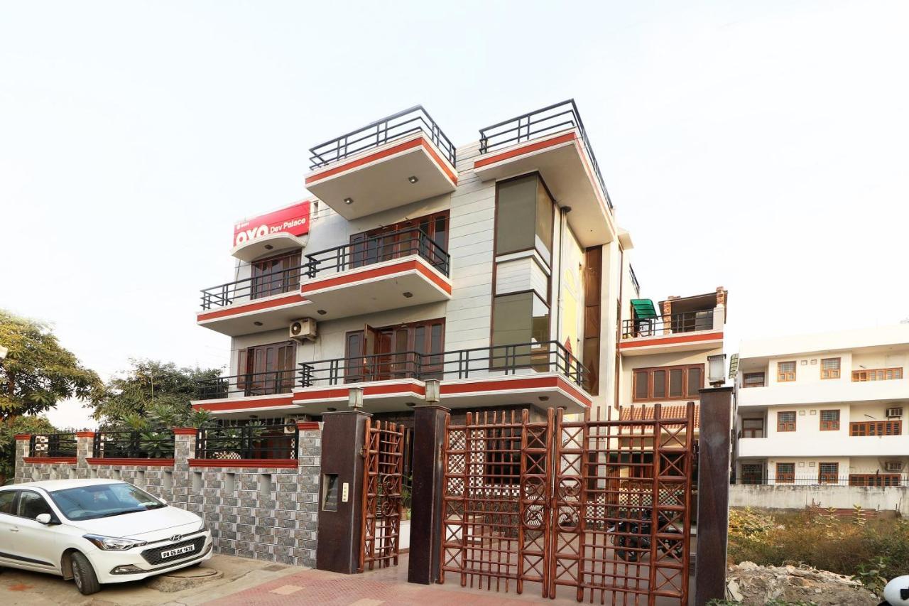 Oyo 15184 Dev Palace Gurgaon