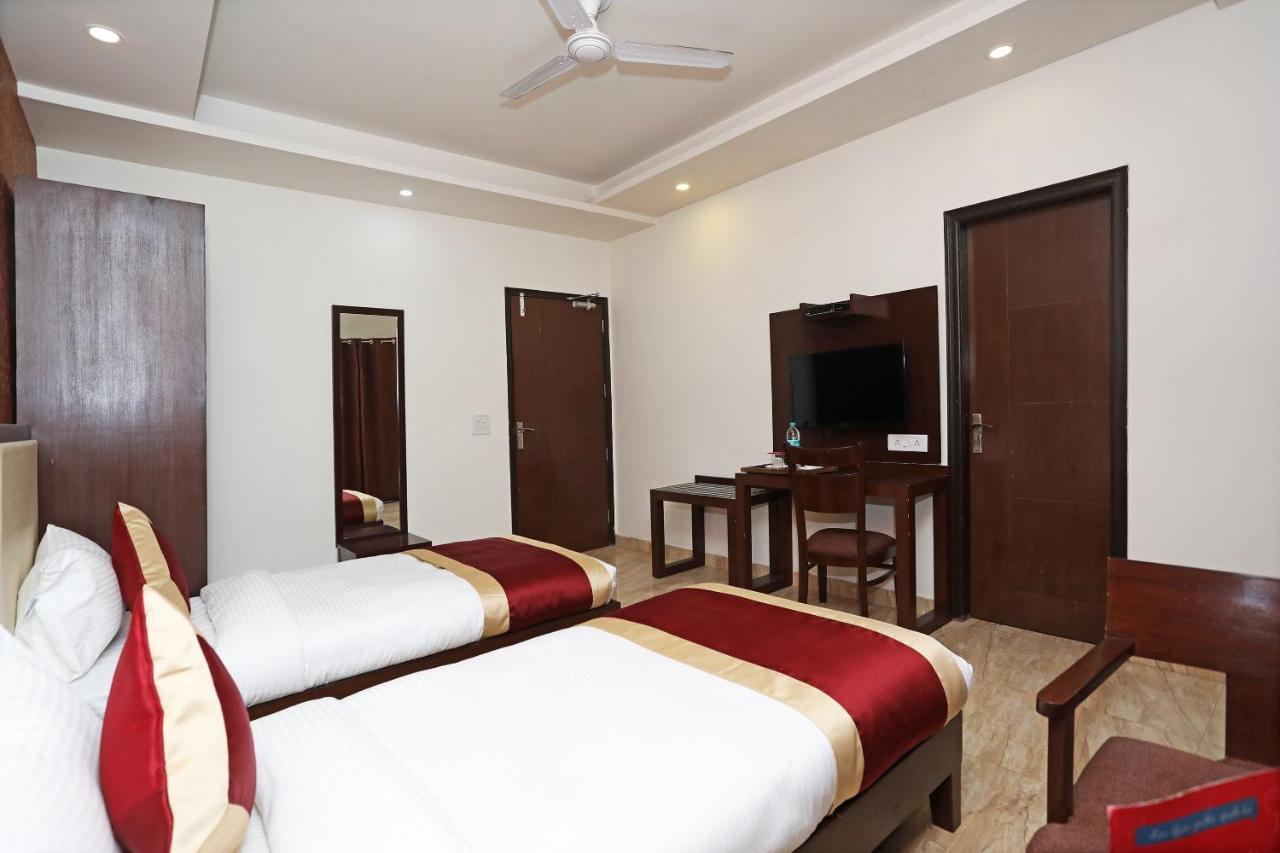 Capital O 11044 The Maaie Hotel 3*