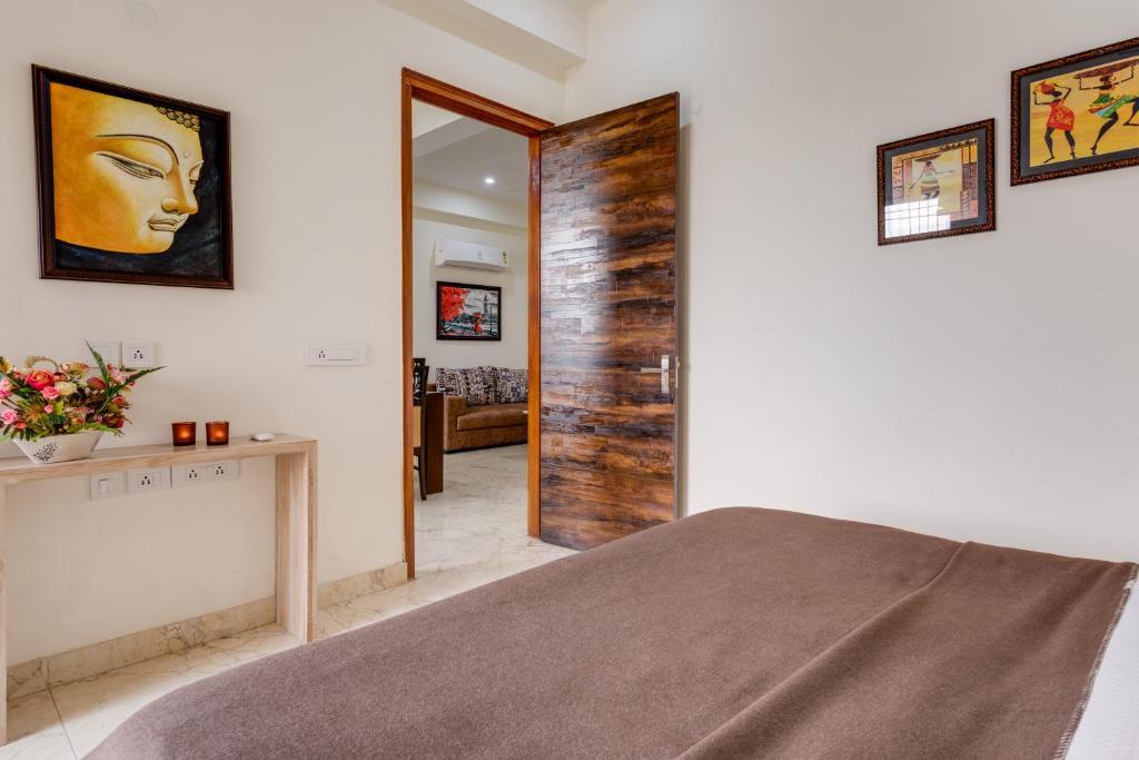 Hostie Eva Dreams - Private 2 Bhk Near Artemis, Medanta, Fortis Hospitals Apartment