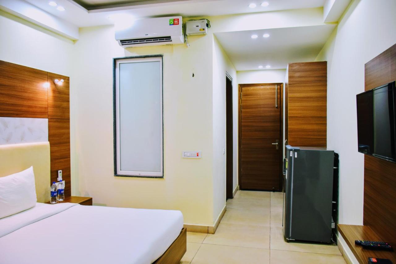 Hotel When In - Opposite To Artemis Hospital 3*