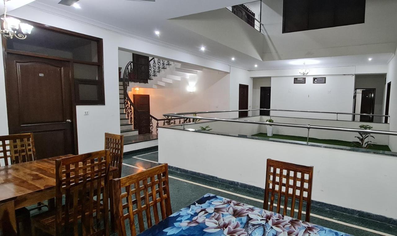 Nook & - Mg Road Metro 3* Gurgaon