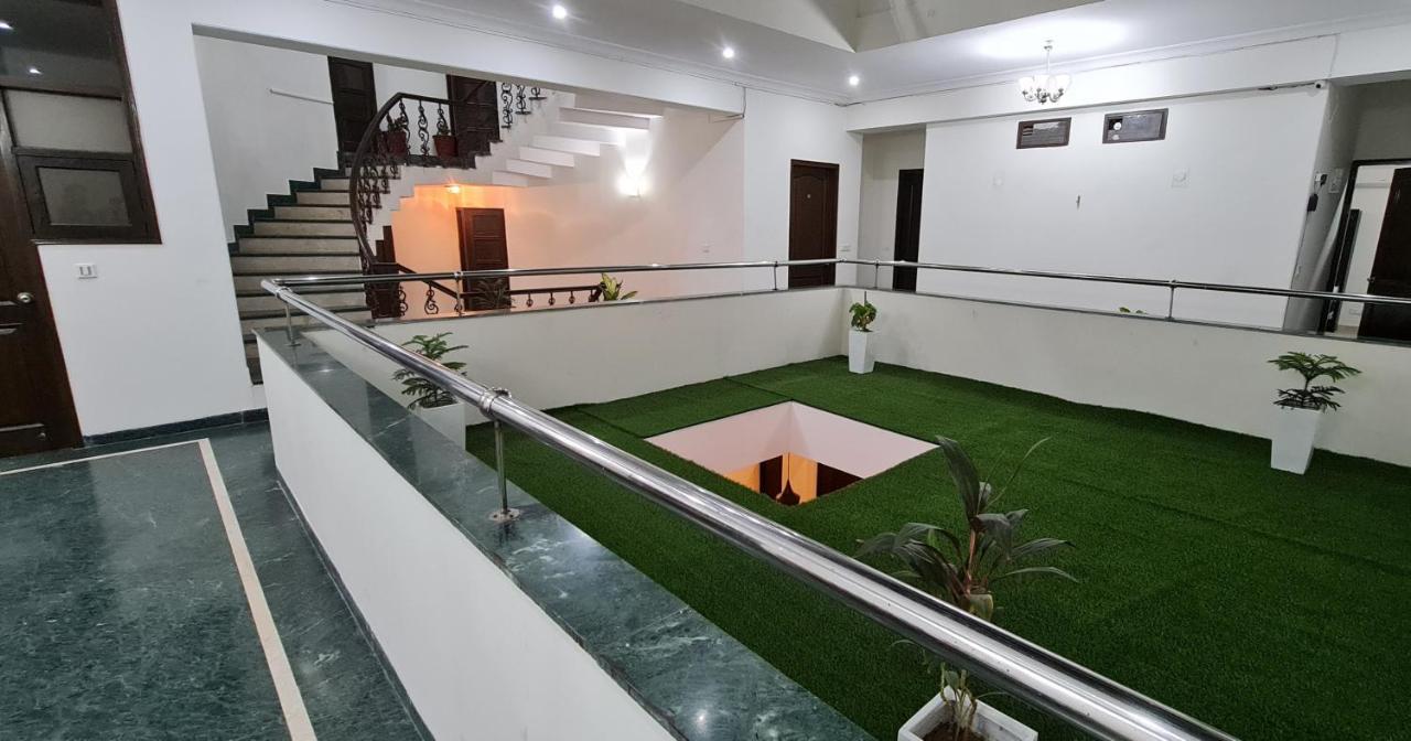 Nook & - Mg Road Metro Hotel