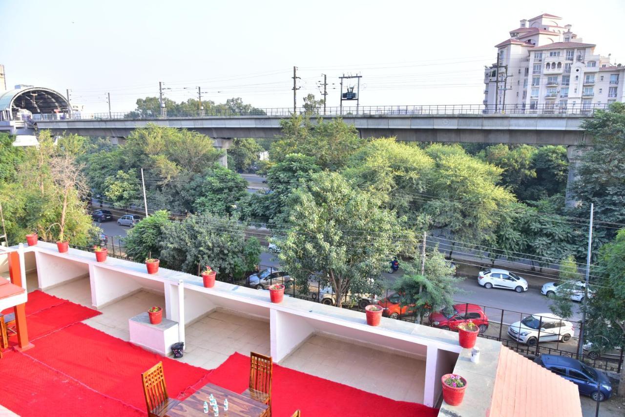 Nook & - Mg Road Metro