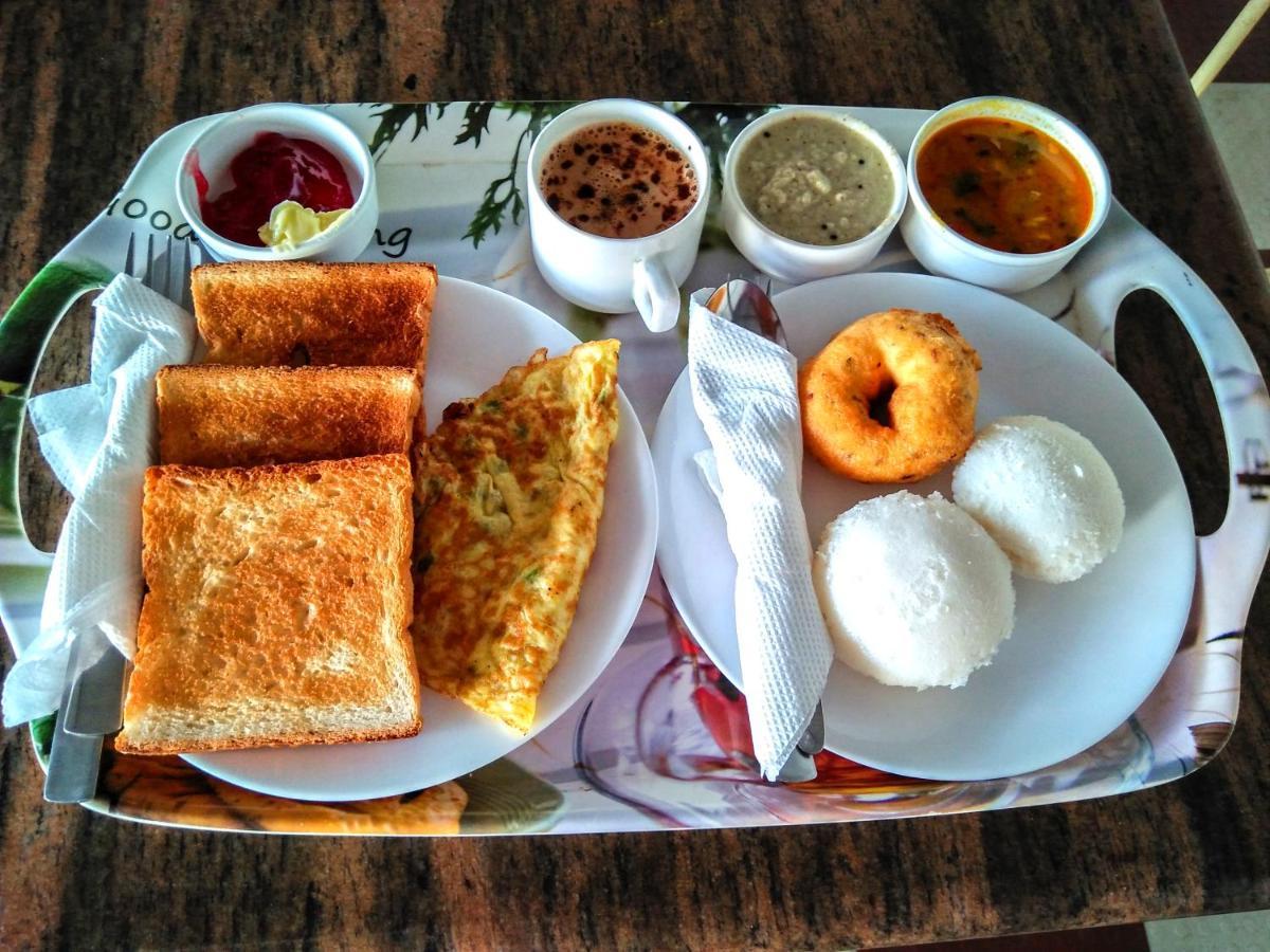 Hotel Fabhotel Corporate Square Gurgaon