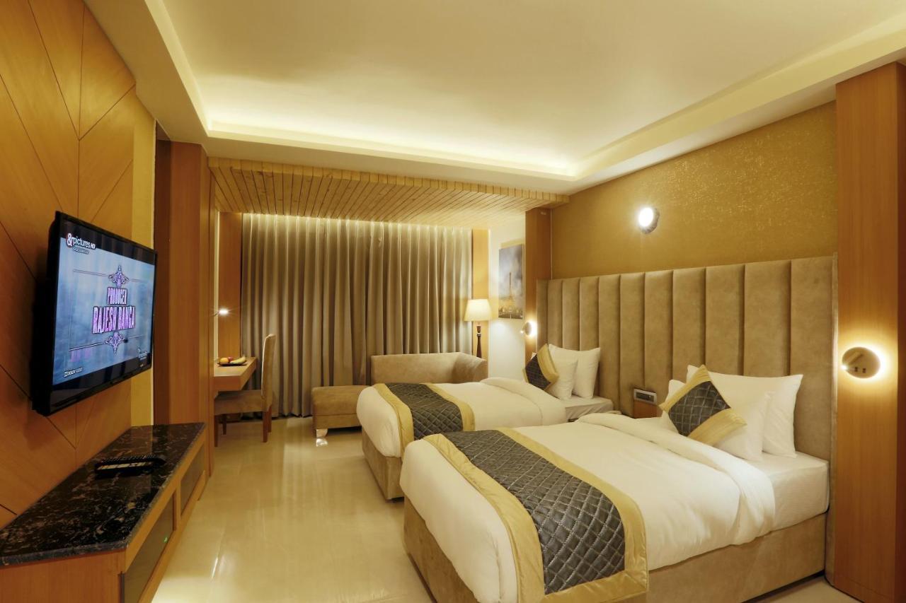 Hotel Omega - Central, Sec 45 4*