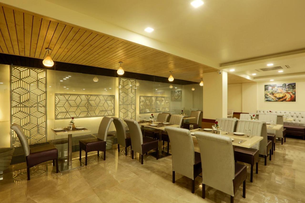 Omega - Central, Sec 45 Hotel 4*
