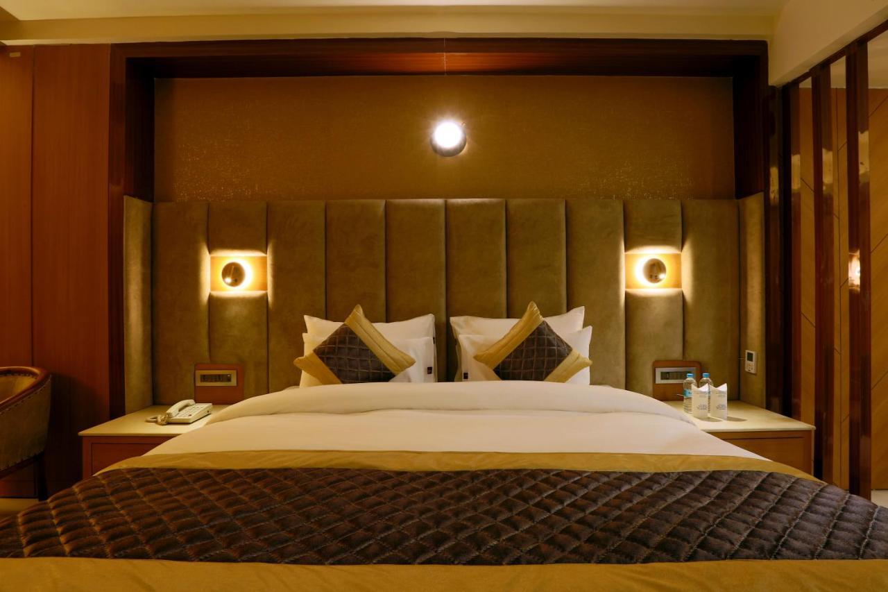 Hotel Omega - Central, Sec 45 4*