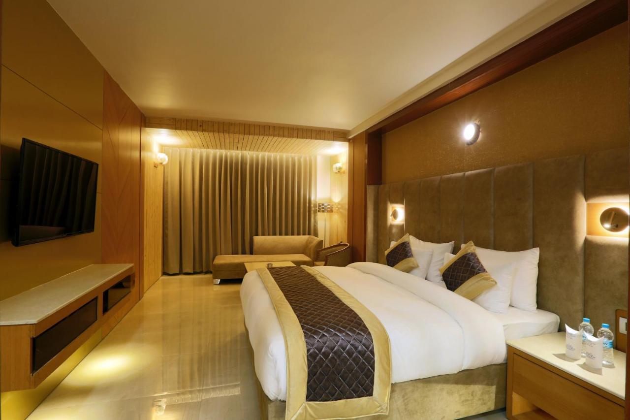 Hotel Omega - Central, Sec 45 4*