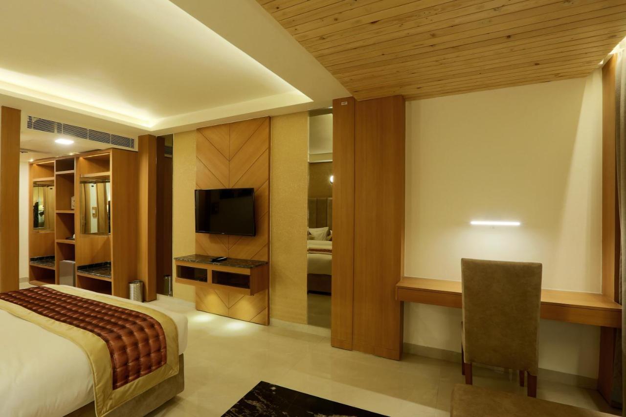 Omega - Central, Sec 45 Hotel 4*