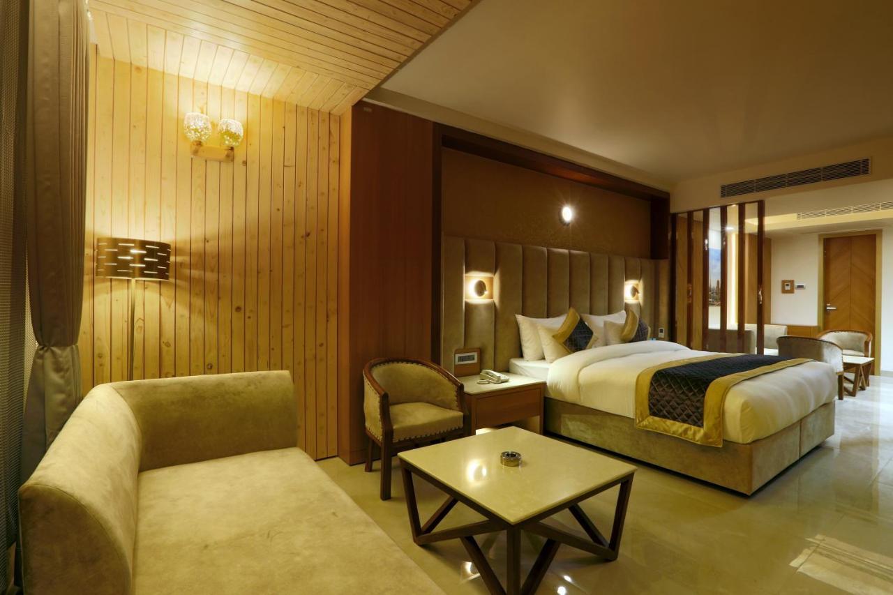 Hotel Omega - Central, Sec 45 4*