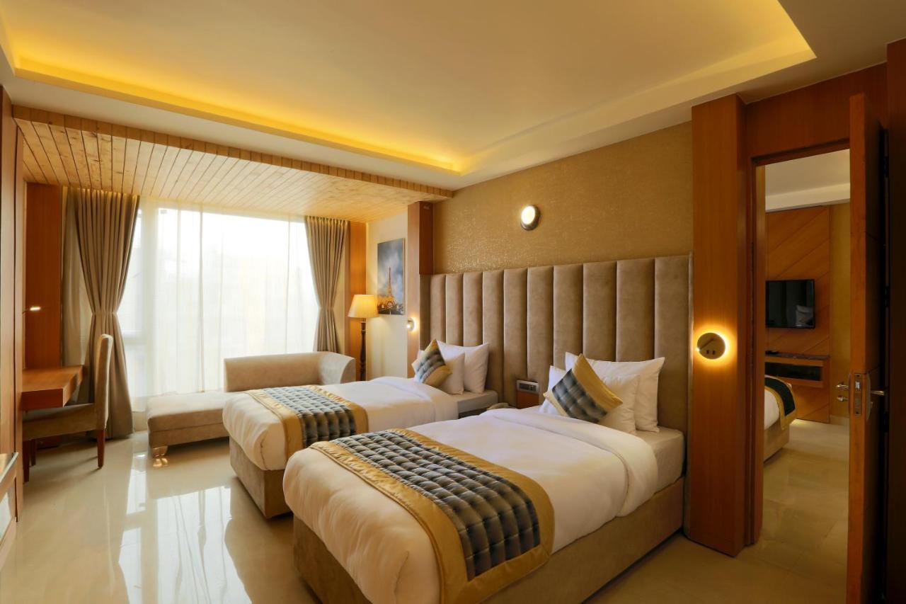 Omega - Central, Sec 45 Hotel