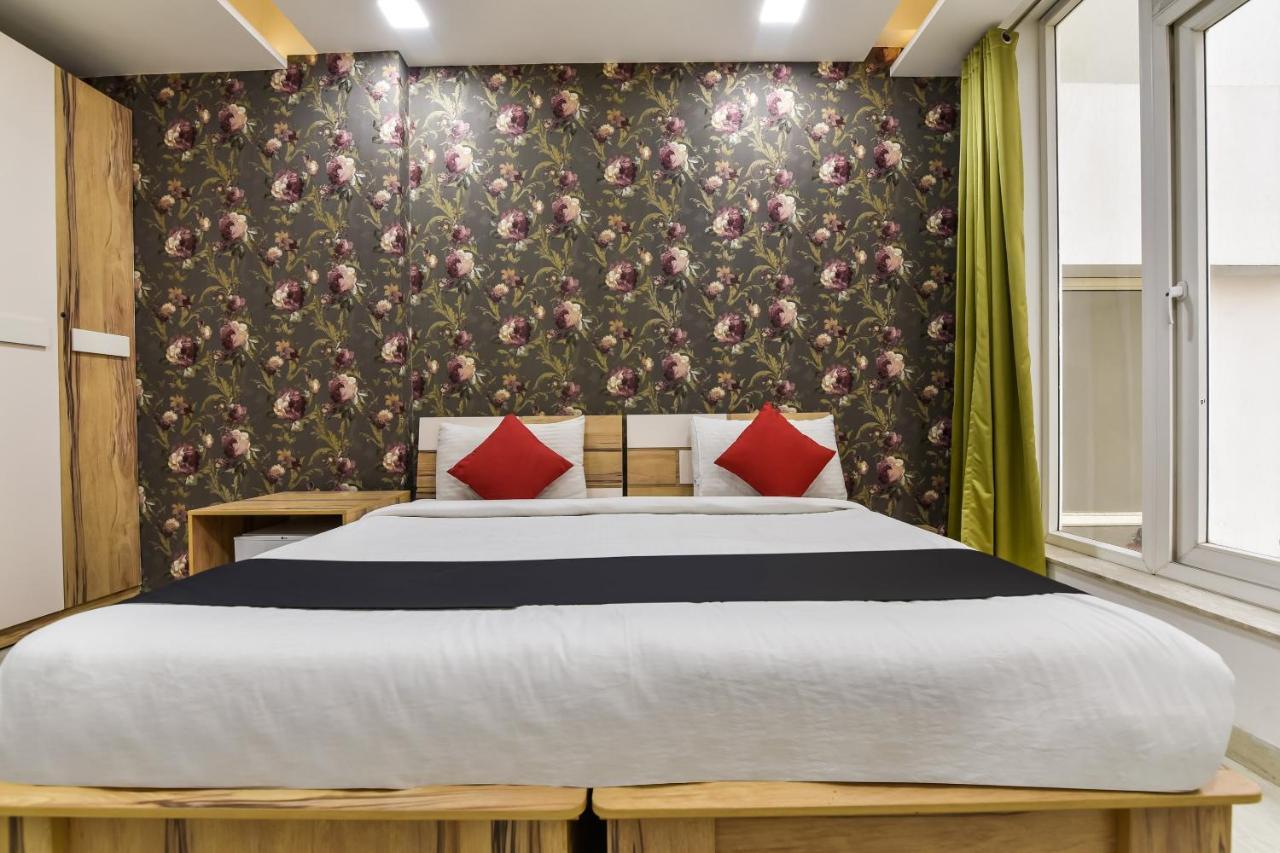 Capital O 30407 Hey Hotel 3*