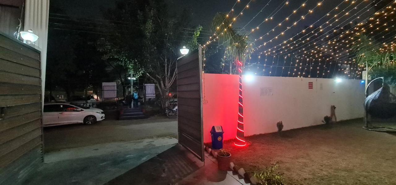 Hotel Nook & - Mg Road Metro Gurgaon