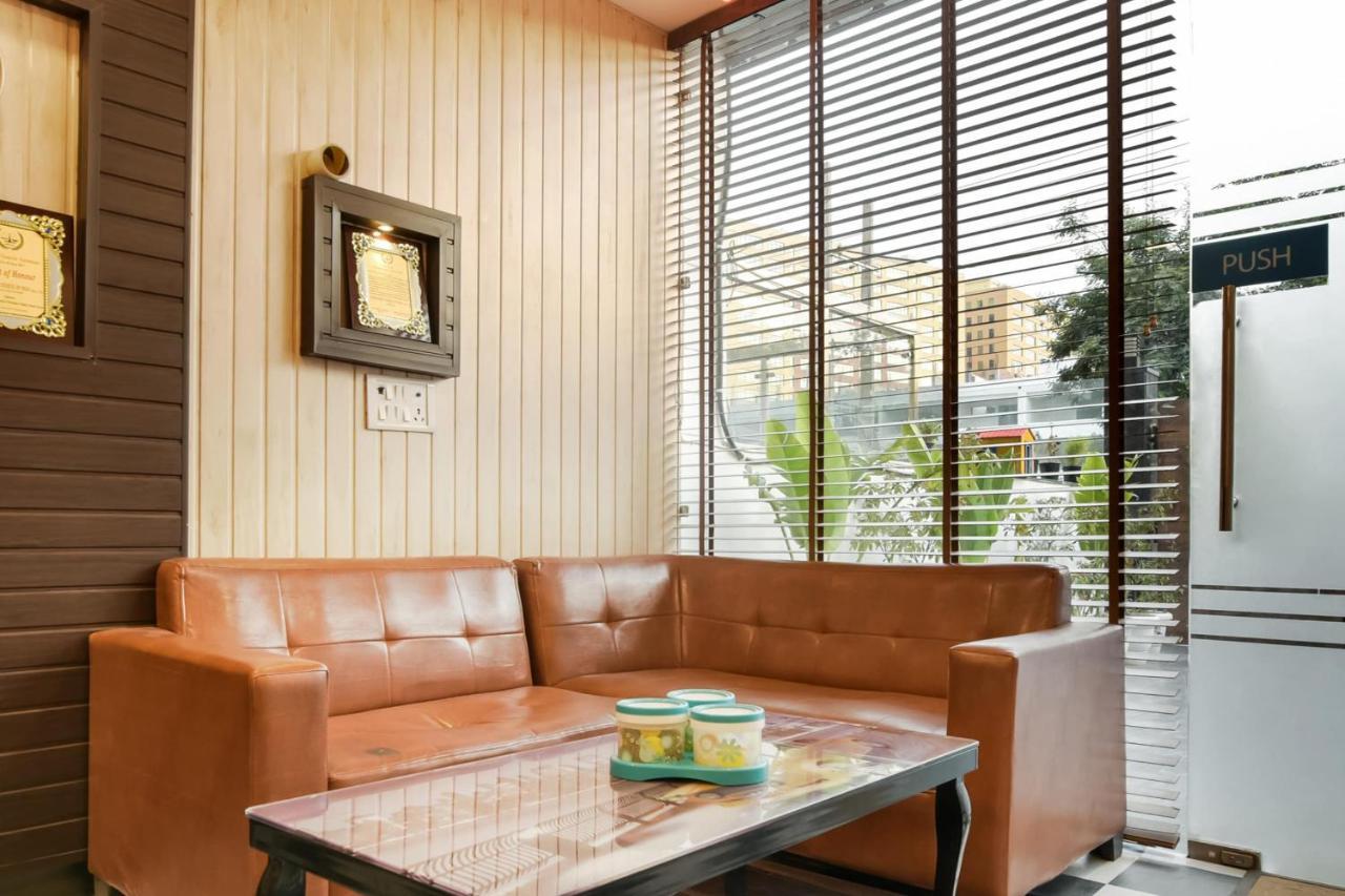 Capital O 30407 Hey Hotel 3*