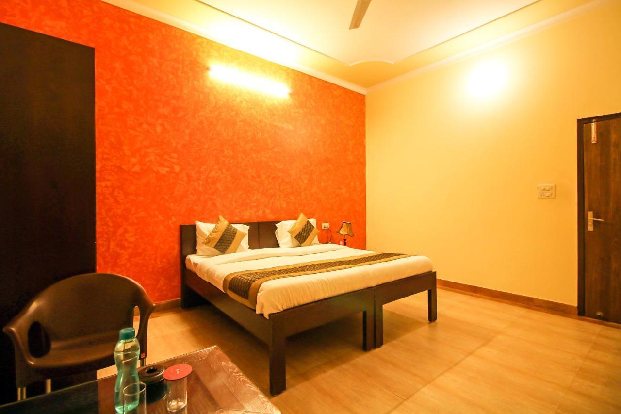 Oyo 8240 Maan Residency Hotel