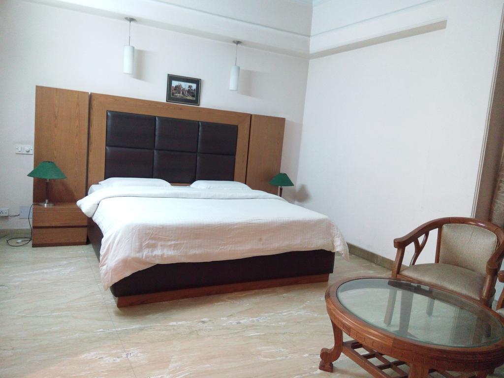 Queens Residency Hotel Gurgaon