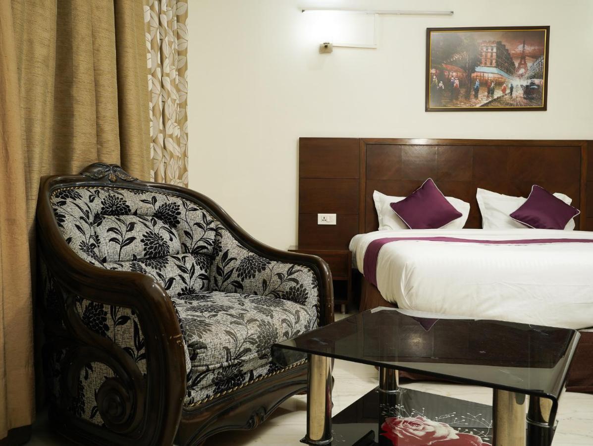 Lime Tree Sushant Lok Sector 29 Next To Iffco Chowk Metro