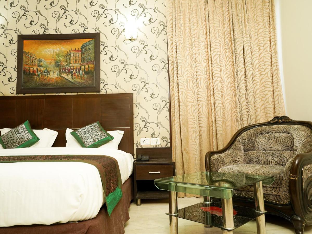 Lime Tree Sushant Lok Sector 29 Next To Iffco Chowk Metro Hotel