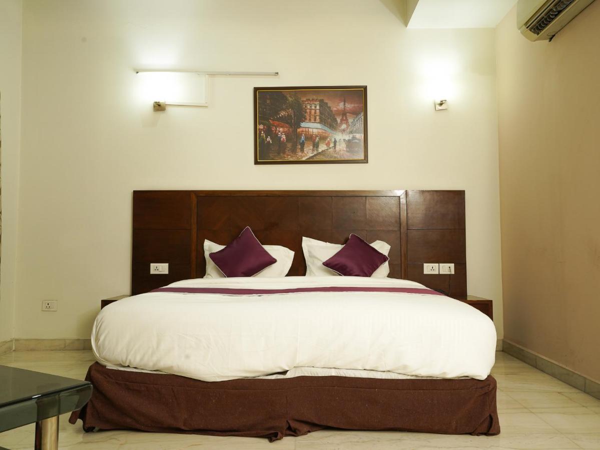 Lime Tree Sushant Lok Sector 29 Next To Iffco Chowk Metro