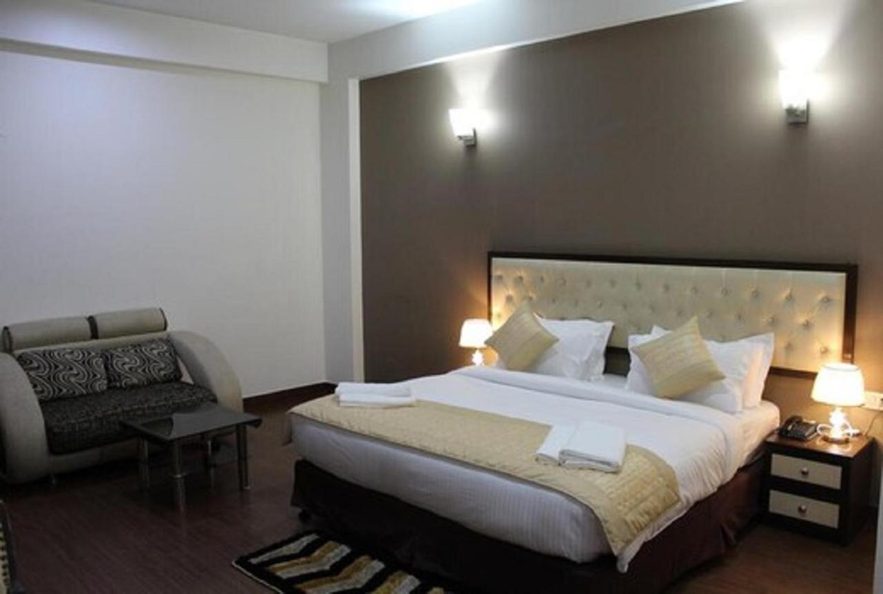 Hotel Lime Tree Sushant Lok Sector 29 Next To Iffco Chowk Metro 3*