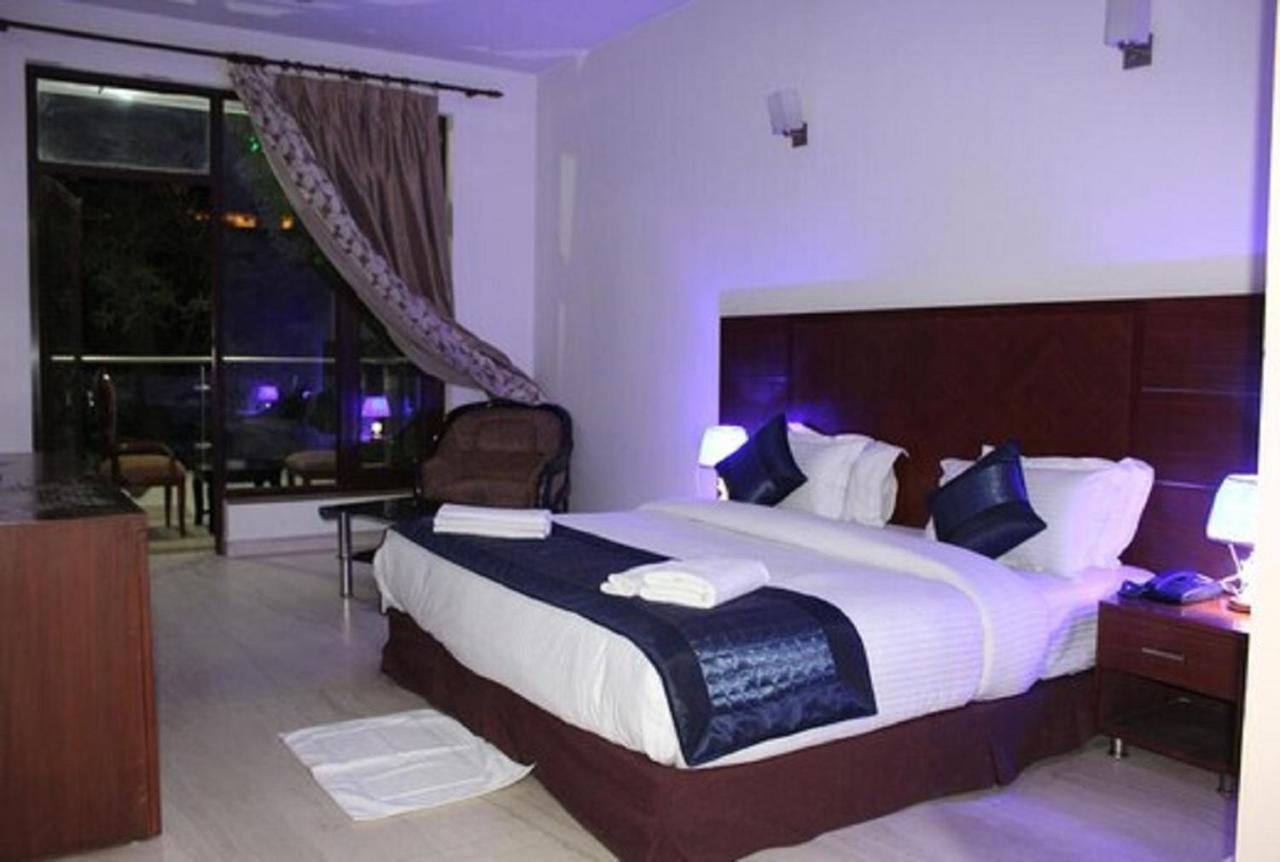 Lime Tree Sushant Lok Sector 29 Next To Iffco Chowk Metro Hotel