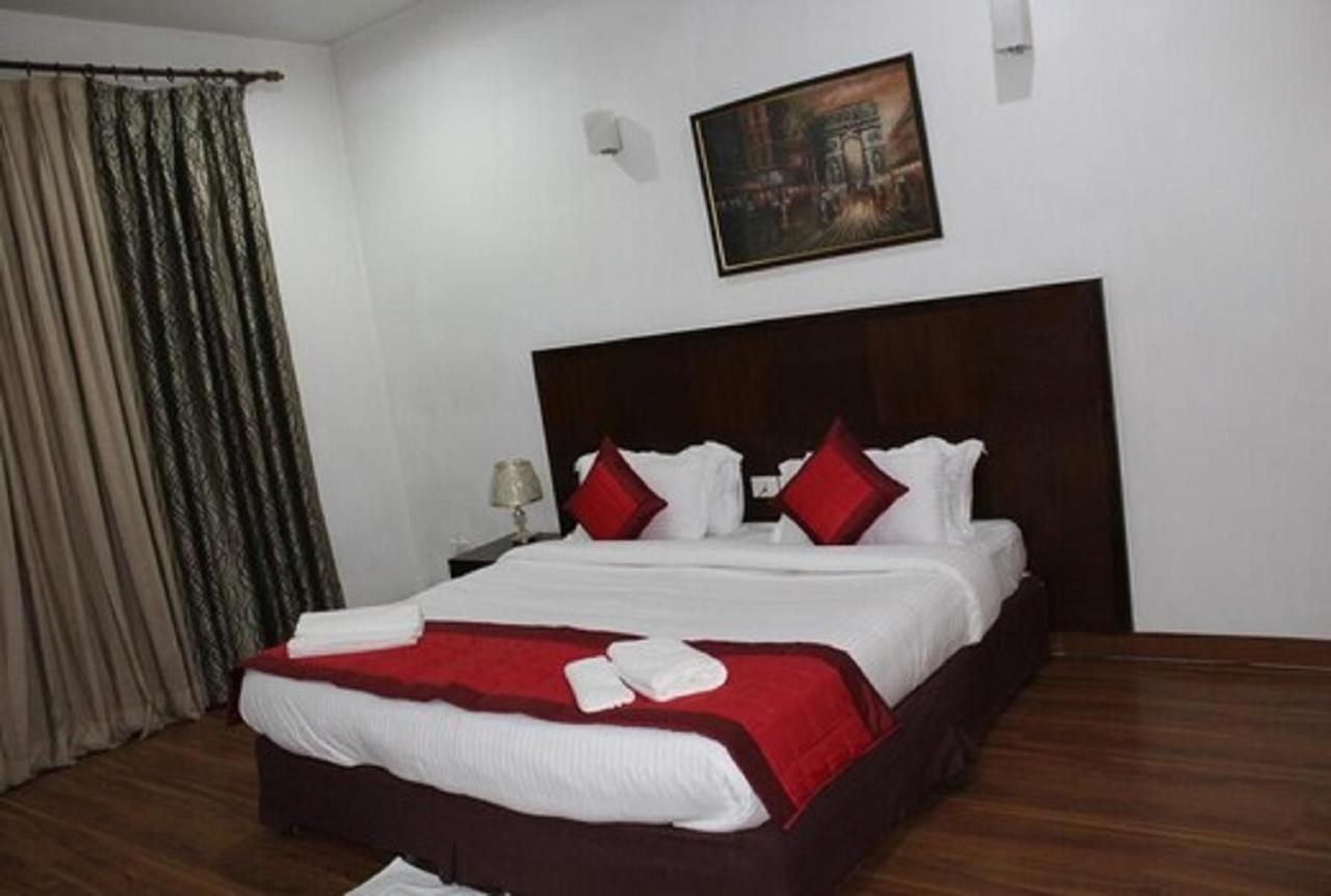Lime Tree Sushant Lok Sector 29 Next To Iffco Chowk Metro Hotel