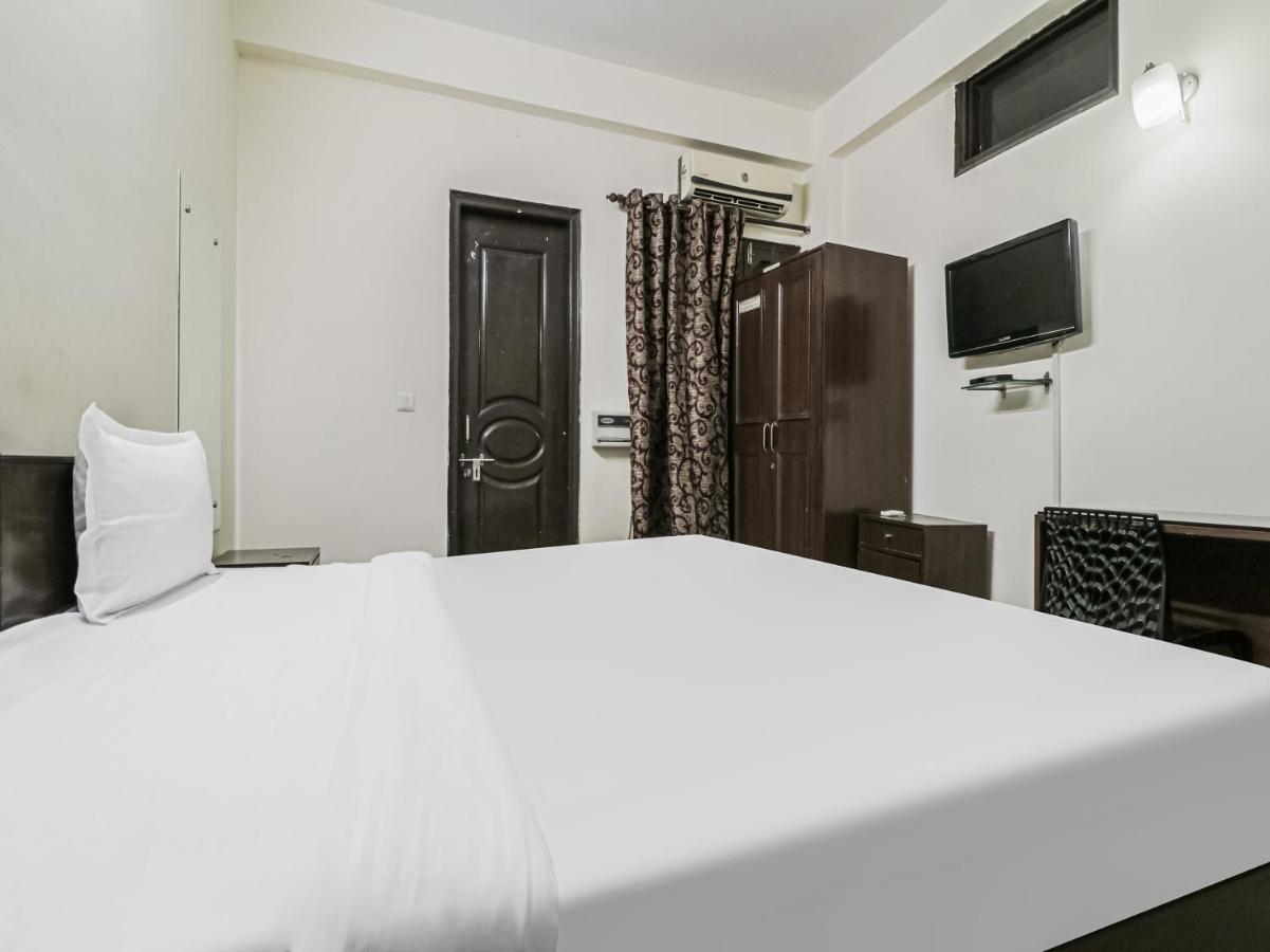 Capital O 9423 Devine Hotel 3*