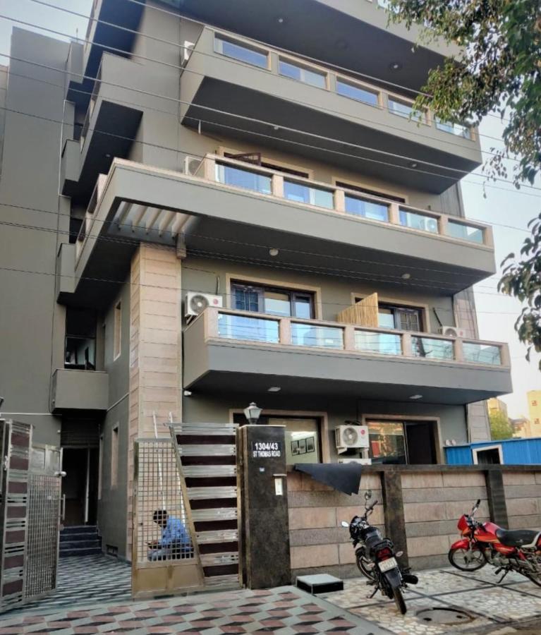 Bluo 1bhk - Dlf Golf Course Road , Balcony, Lift Apartment Gurgaon