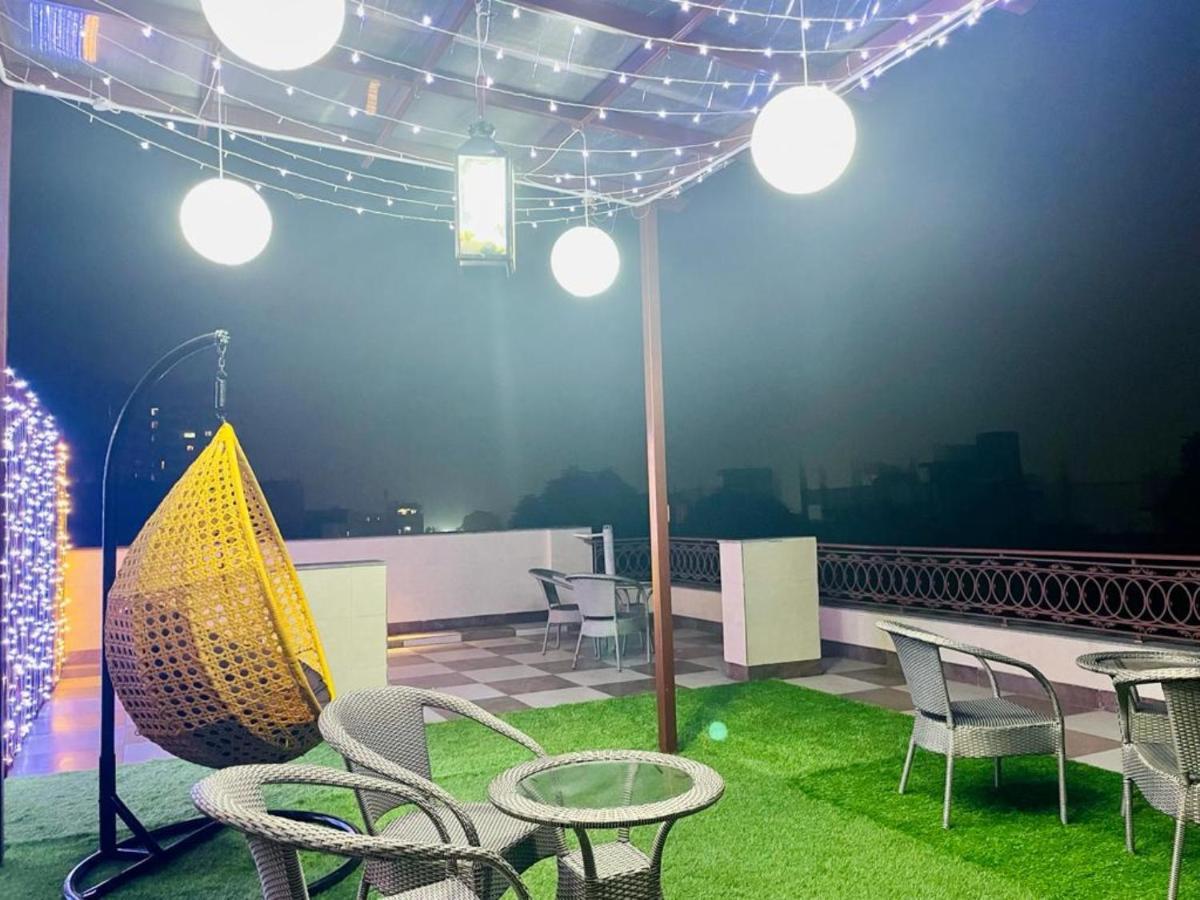 Bluo Studio1 Golf Course Road, Gym, Balcony Garden Apartment Gurgaon