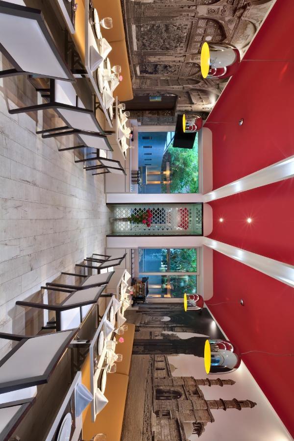 Hotel The Atara Gurgaon