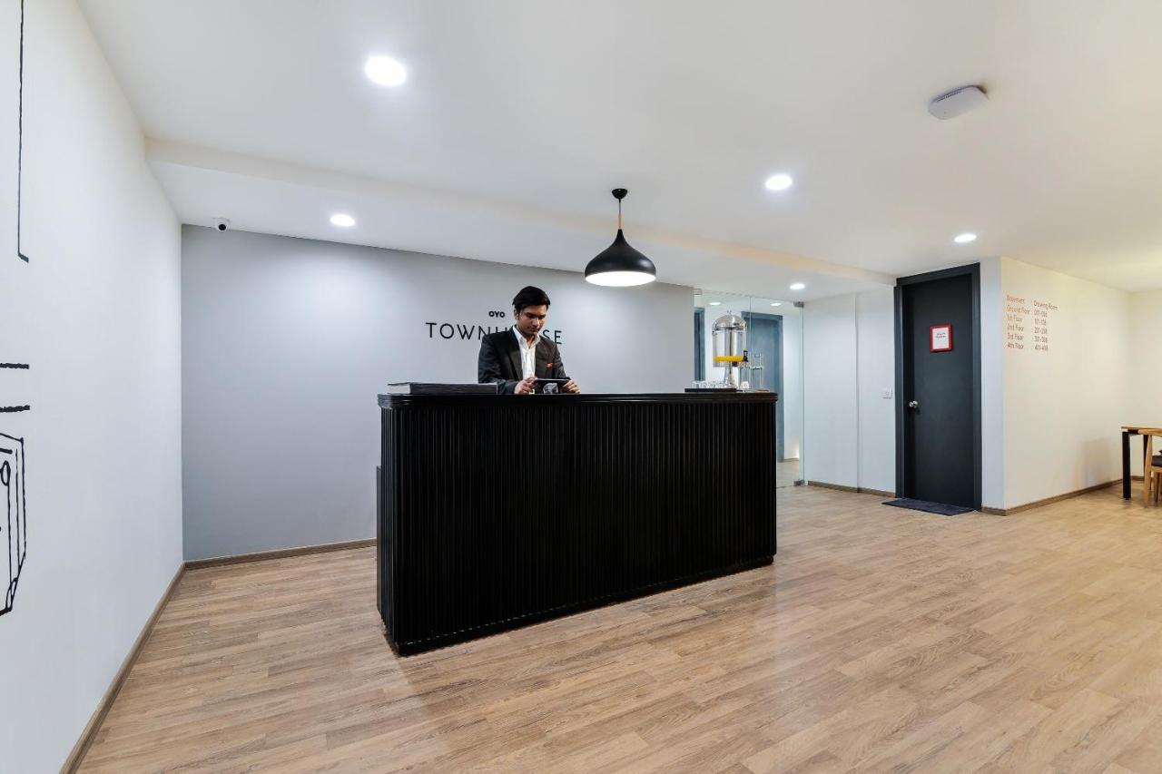 Oyo Townhouse 079