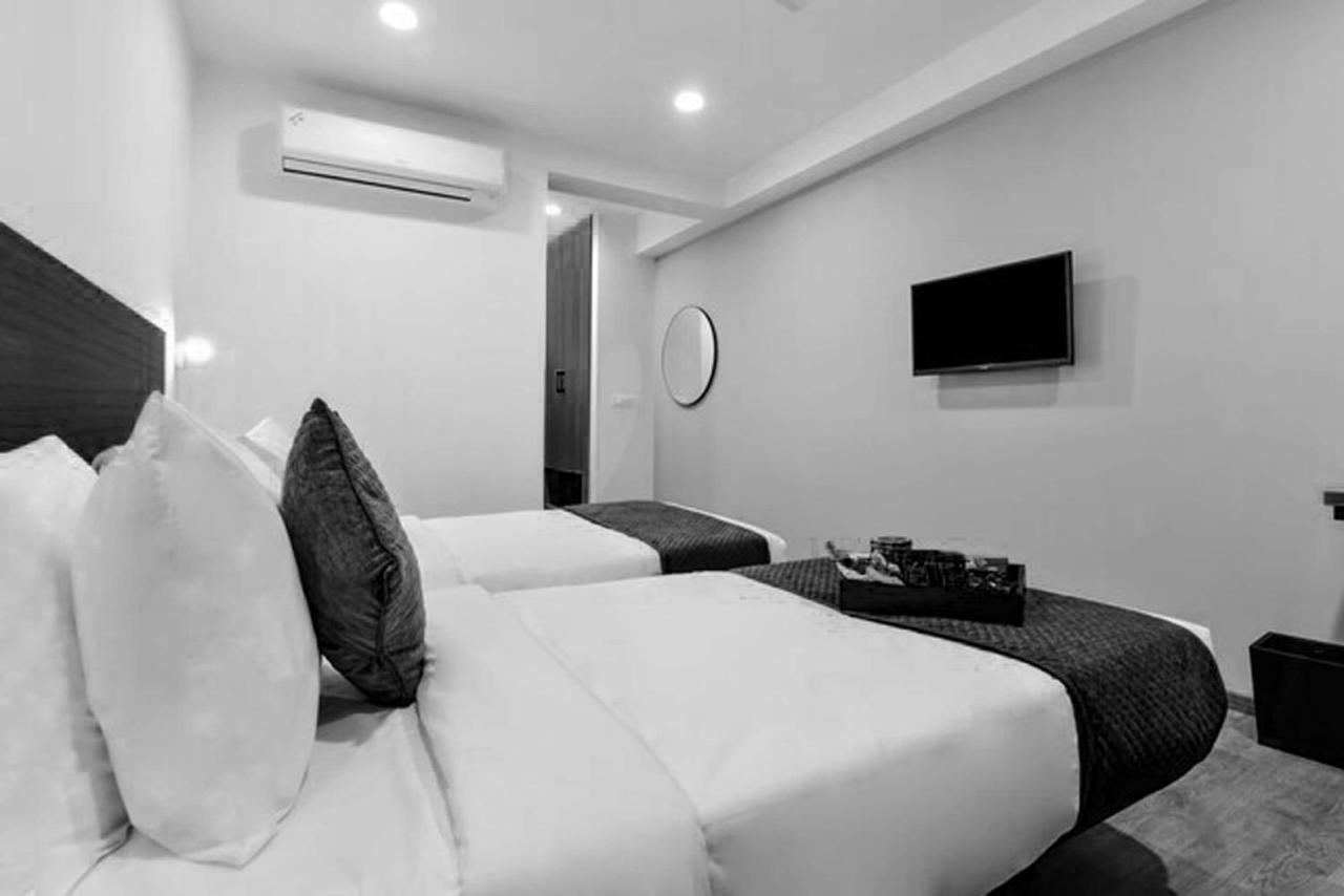 Oyo Townhouse 079 Hotel 4*