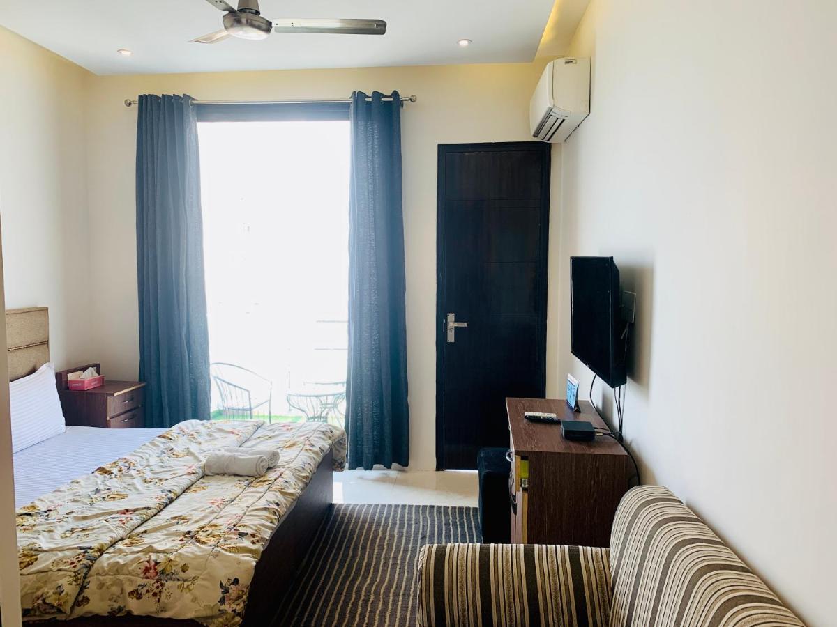 Premier - Golf Course Road ,gurgaon 3* Gurgaon