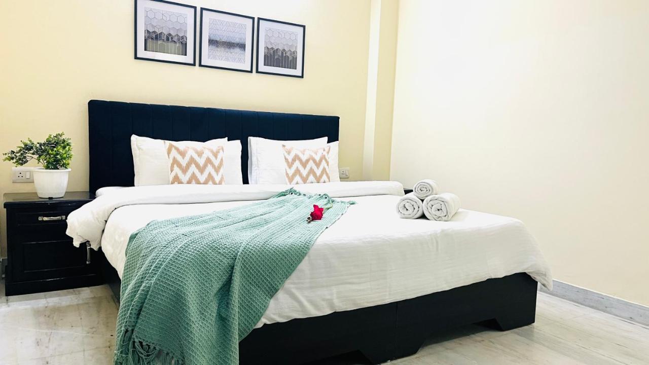 Bluo 1bhk - Dlf Golf Course Road , Balcony, Lift Apartment *