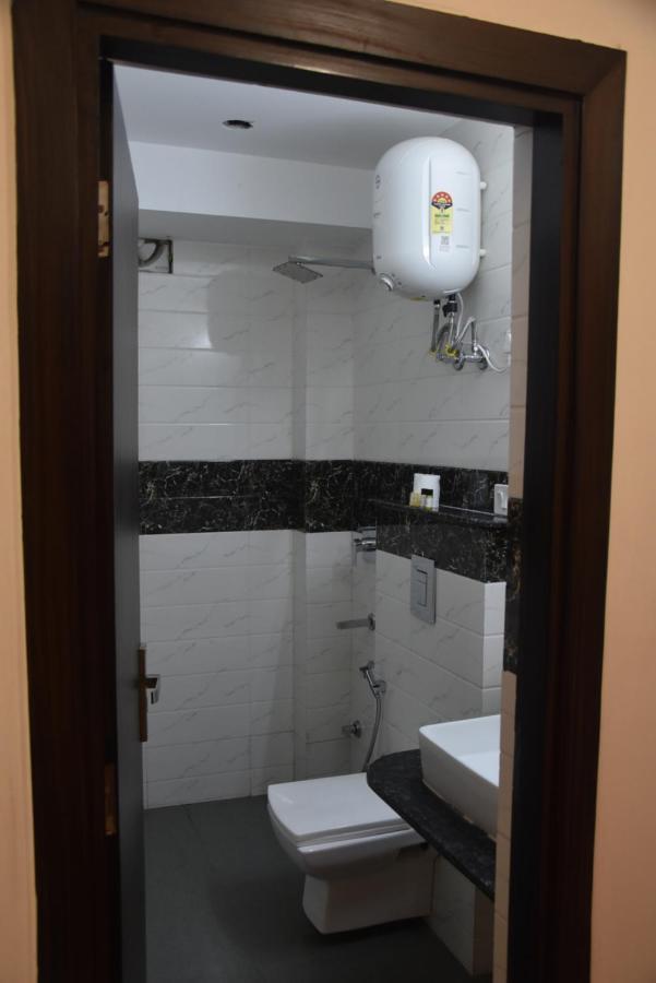 Hotel De Luxe Basai Road 3*