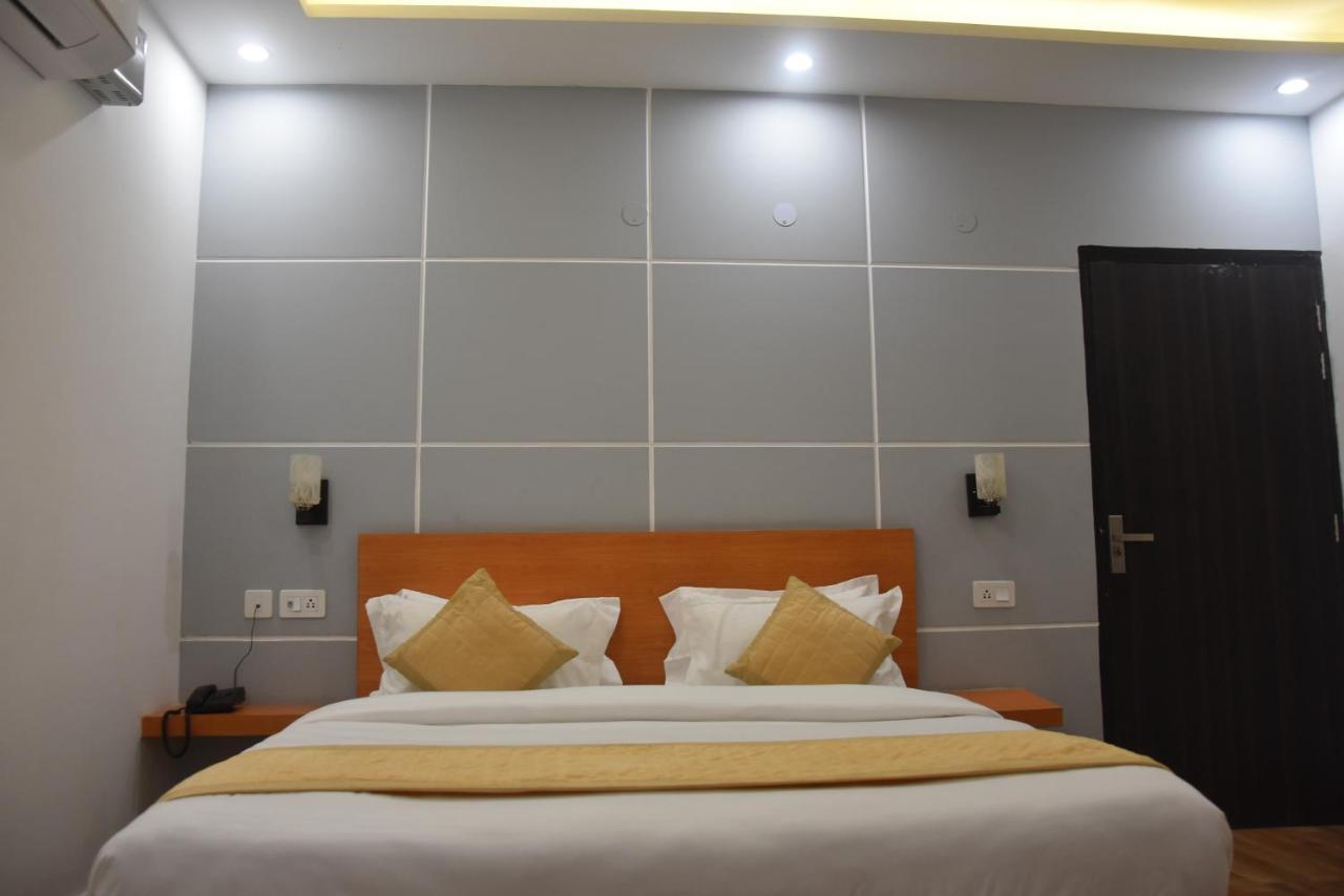 De Luxe Basai Road Gurgaon