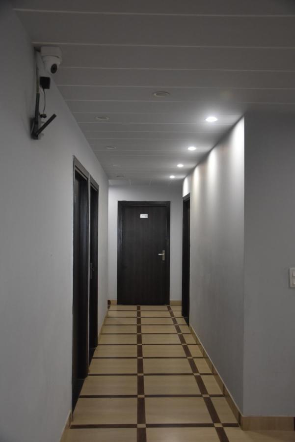De Luxe Basai Road Gurgaon