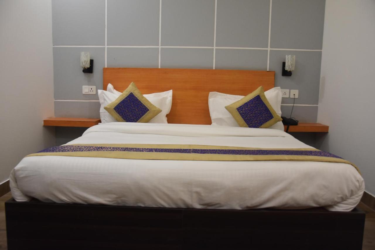 Hotel De Luxe Basai Road 3*