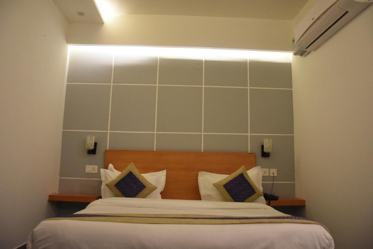 De Luxe Basai Road