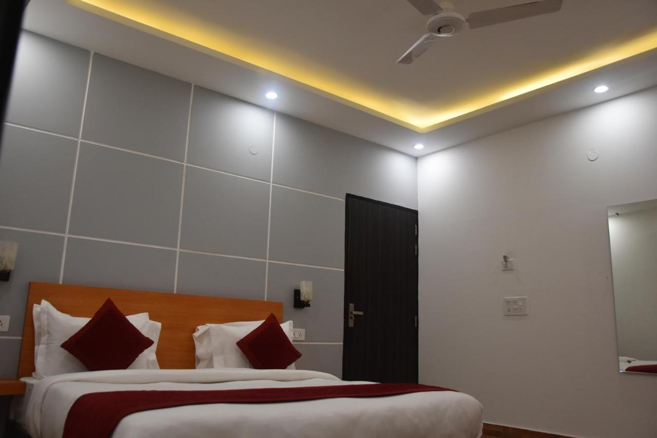 De Luxe Basai Road Gurgaon