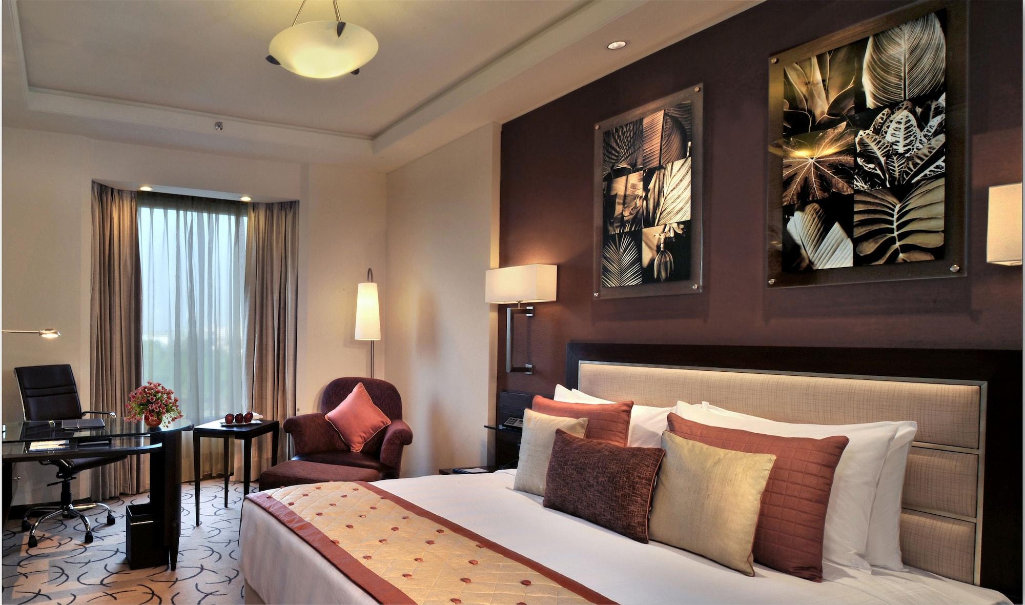 Hotel Lemon Tree Premier 2, Gurugram 4*