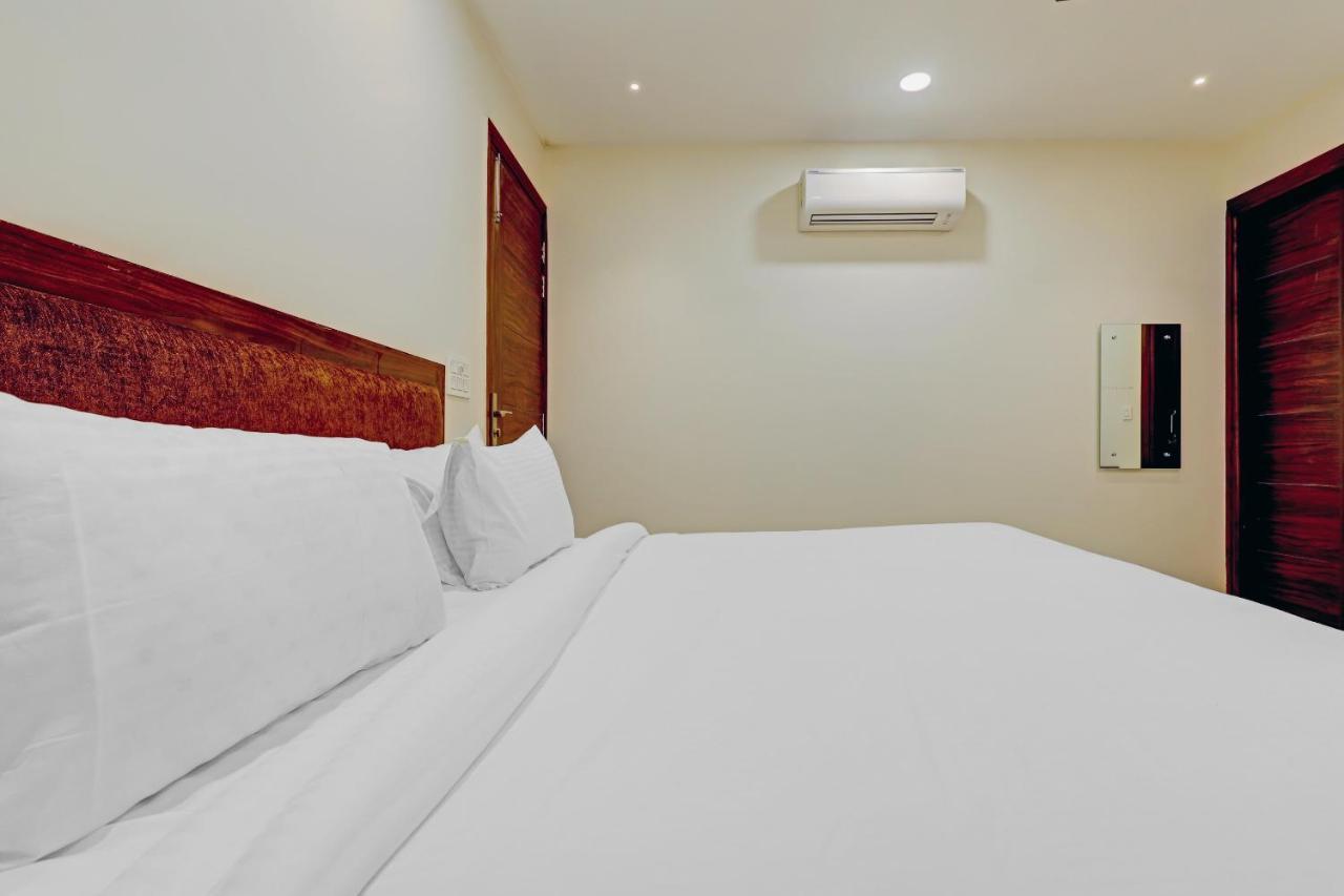 Hotel Collection O Aditya Palace Near Leisure Valley Park