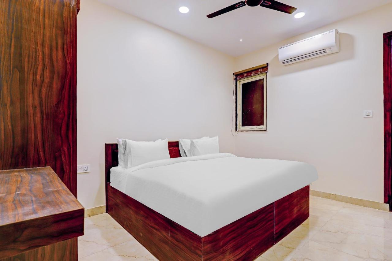 Hotel Collection O Aditya Palace Near Leisure Valley Park