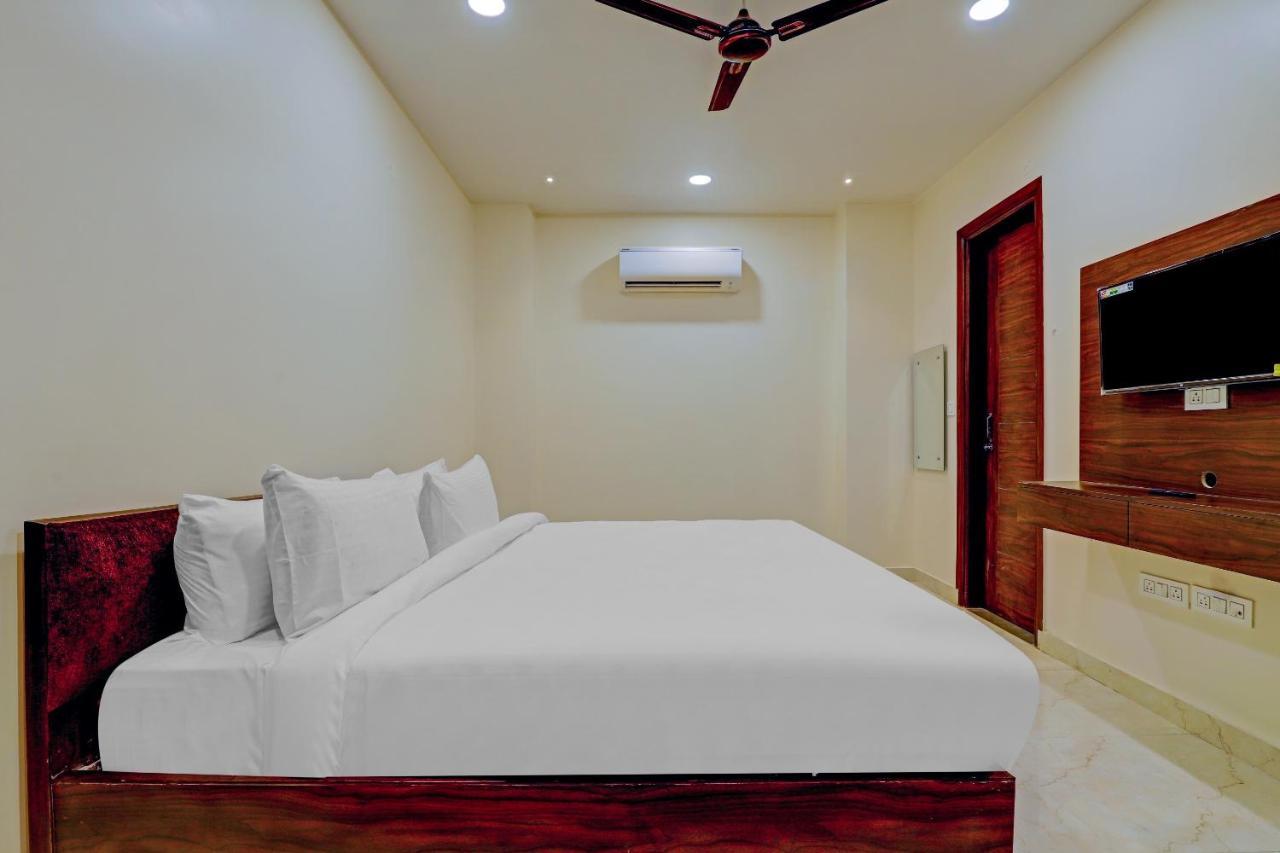 Collection O Aditya Palace Near Leisure Valley Park Hotel
